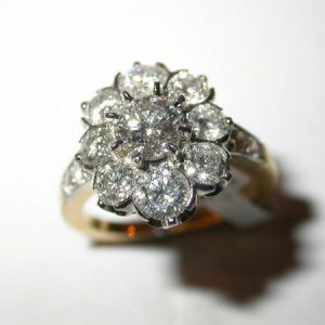 Bague Pompadour entourage diamants