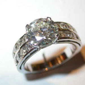 Bague diamant, jonc serti rail