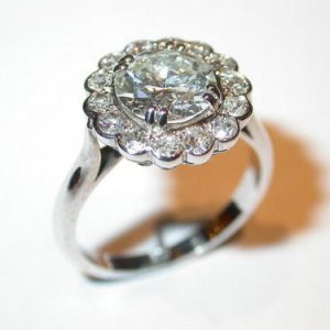 Bague or blanc, diamants, marguerite