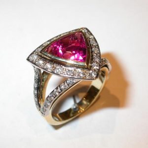 Bague or jaune, tourmaline, diamants