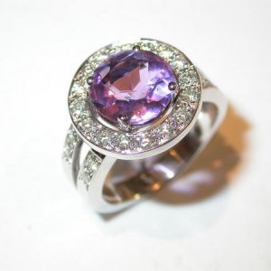 Bague or blanc, amethyste, diamants