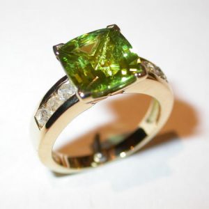 Bague or jaune, diamants, péridot