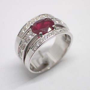 Bague bandeau rubis diamants