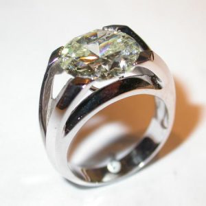 Bague or blanc, diamant 4,18 carats