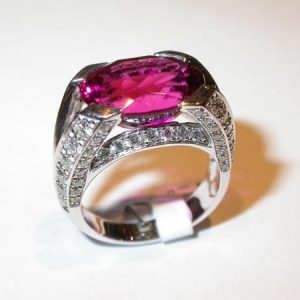 Bague or blanc, diamants, tourmaline rubellite