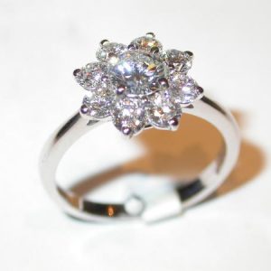 Bague or blanc, marguerite, diamants