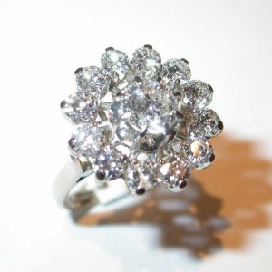 Bague or blanc marguerite diamants