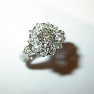 Bague or blanc, pompadour ronde, diamants