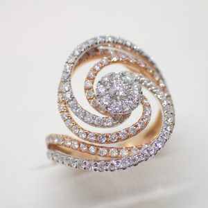 Bague tourbillons diamants sur or blanc et rose