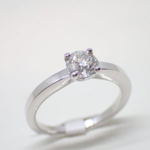 Bague solitaire or blanc diamant