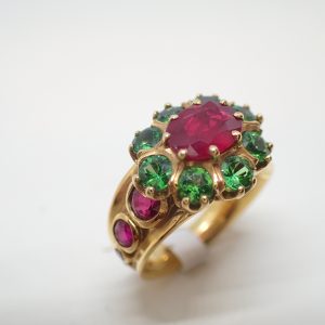 Bague pompadour rubis grenats tsavorites