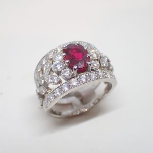 Bague platine rubis diamants style guirlande