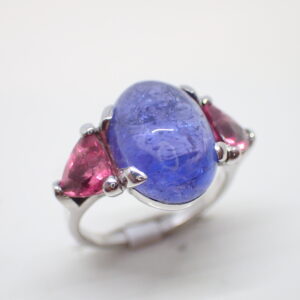 Bague riviere tanzanite et tourmalines roses