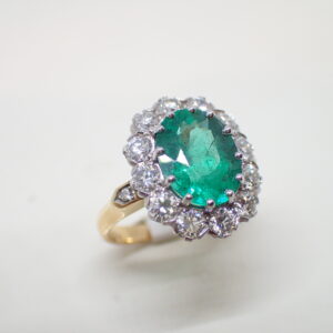 Bague pompadour emeraude diamants