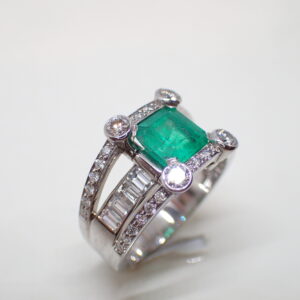 Bague emeraude diamants sur 3 bandes