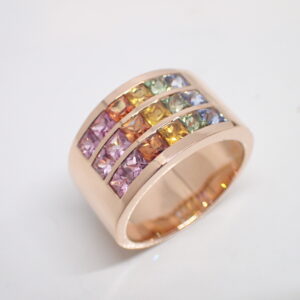 Bague bandeau triple rang saphirs calibrés