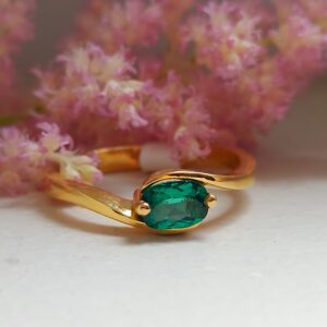 Bague or jaune et émeraude